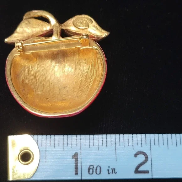 Vintage ORIGINAL BY ROBERT Signed Enamel Red Apple Worm‎ Brooch Teacher School - Picture 2 of 4